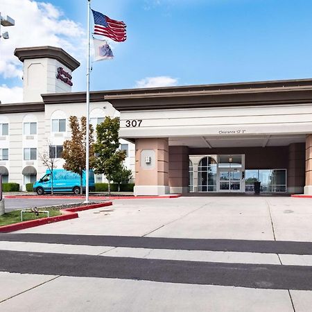 Hampton Inn & Suites Salt Lake City Airport Exterior photo