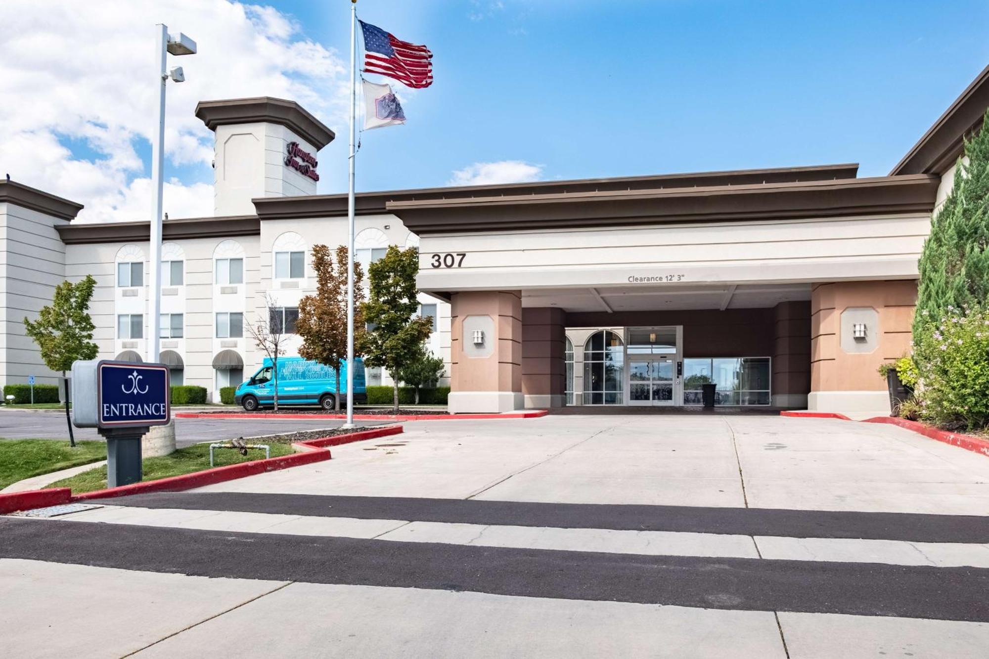 Hampton Inn & Suites Salt Lake City Airport Exterior photo
